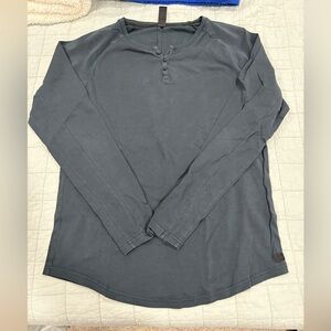 Alphalete Men’s Lux Long Sleeve Henley Shirt Dark Blue Size Medium